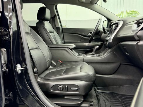 Used 2019 GMC Acadia SLT image 11