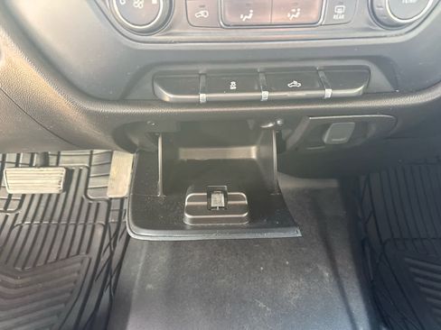 Used 2019 Chevrolet Silverado 2500 W/T image 23