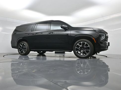 Used 2025 Chevrolet Suburban RST image 40