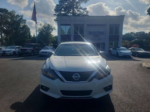 Used 2017 Nissan Altima 2.5 SR w/ Midnight Edition Package image 2