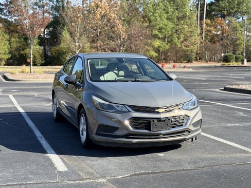 Used 2017 Chevrolet Cruze LT w/ Convenience Package image 3