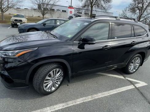 Used 2023 Toyota Highlander Platinum AWD/4WD image 4