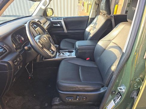 Used 2022 Toyota 4Runner TRD Sport AWD/4WD image 5