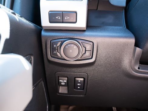 Used 2019 Ford F150 Lariat w/ Equipment Group 502A Luxury AWD/4WD image 11
