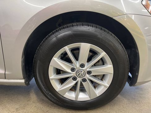 Used 2015 Volkswagen Golf S FWD image 29