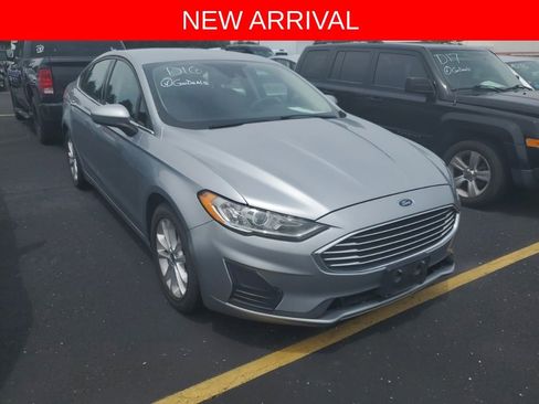 Used 2020 Ford Fusion SE FWD image 1