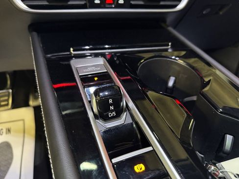 Used 2024 Volkswagen Atlas SEL Premium R-Line image 21