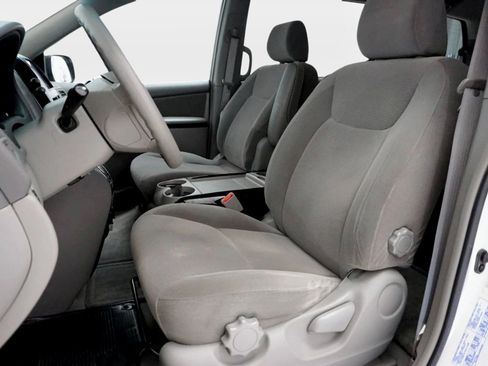 Used 2004 Toyota Sienna LE FWD image 10