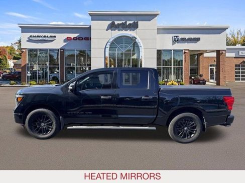 Used 2019 Nissan Titan SV w/ SV Convenience Package image 5