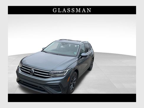 Used 2022 Volkswagen Tiguan SE image 1