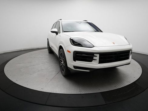 Used 2024 Porsche Cayenne image 10
