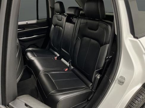 Used 2023 Jeep Grand Cherokee Limited w/ Luxury Tech Group II image 29