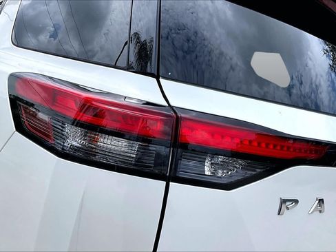 Used 2022 Nissan Pathfinder Platinum w/ Lighting Package (N93) AWD/4WD image 29