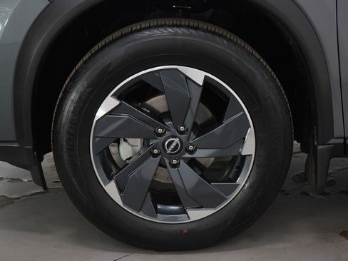 Used 2024 Nissan Rogue SV w/ SV Premium Package image 30