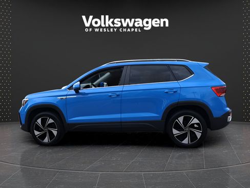 Certified 2023 Volkswagen Taos SE w/ Panoramic Sunroof Package AWD/4WD image 5