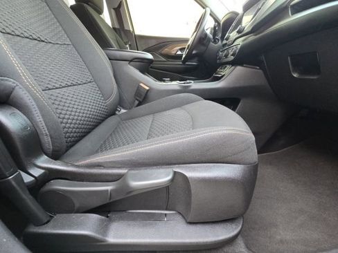 Used 2021 GMC Terrain SLE w/ Driver Convenience Package image 18