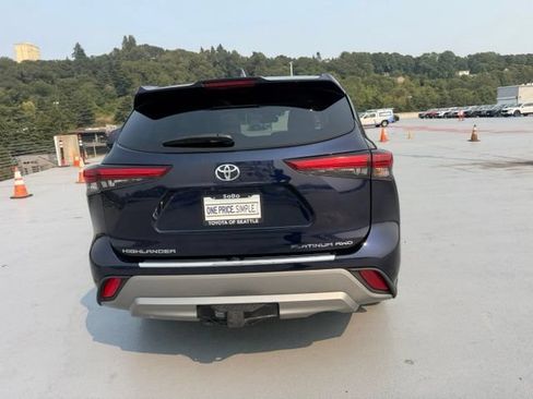 Used 2022 Toyota Highlander Platinum AWD/4WD image 4