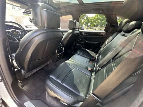 Used 2019 Porsche Cayenne AWD/4WD image 38