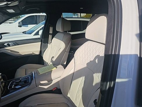 Used 2023 BMW X7 xDrive40i w/ M Sport Package image 17
