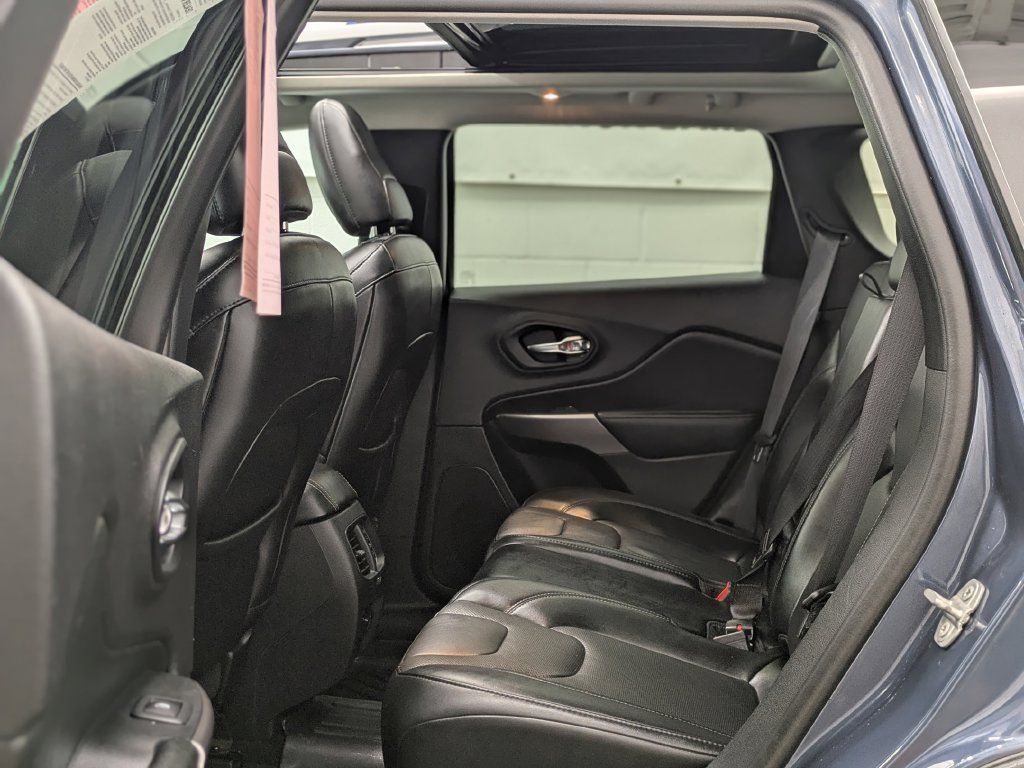 Used 2021 Jeep Cherokee Limited AWD/4WD image 34