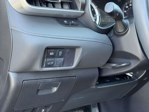 Used 2023 Toyota Highlander XLE image 10