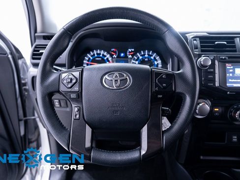 Used 2019 Toyota 4Runner TRD Off-Road Premium AWD/4WD image 18