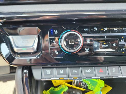 Certified 2025 GMC Sierra 2500 AT4 image 23