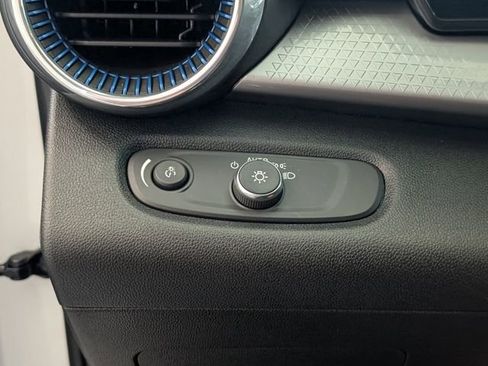 Used 2025 Chevrolet Trax LT w/ Driver Confidence Package image 25