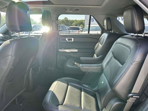 Used 2023 Ford Explorer XLT w/ Equipment Group 202A AWD/4WD image 10
