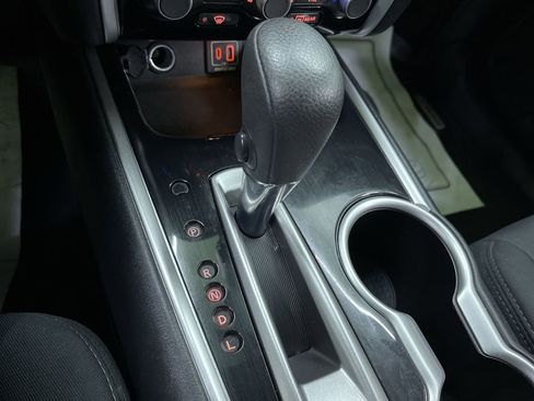 Used 2020 Nissan Pathfinder S image 24