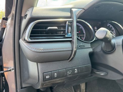 Used 2019 Toyota Camry XLE FWD image 32