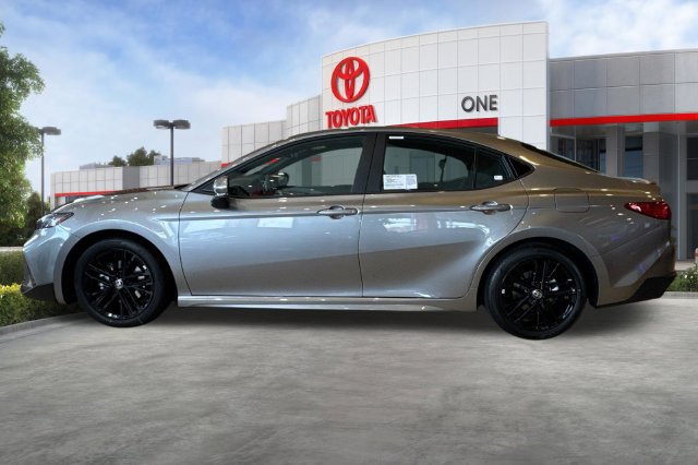 Used 2026 Toyota Camry SE w/ Convenience Package FWD image 8