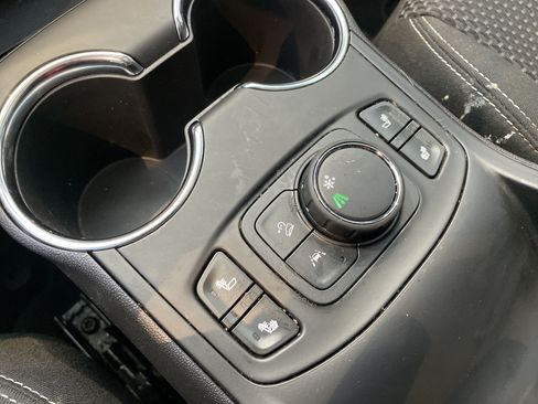 Used 2024 GMC Terrain SLE w/ Driver Convenience Package FWD image 29