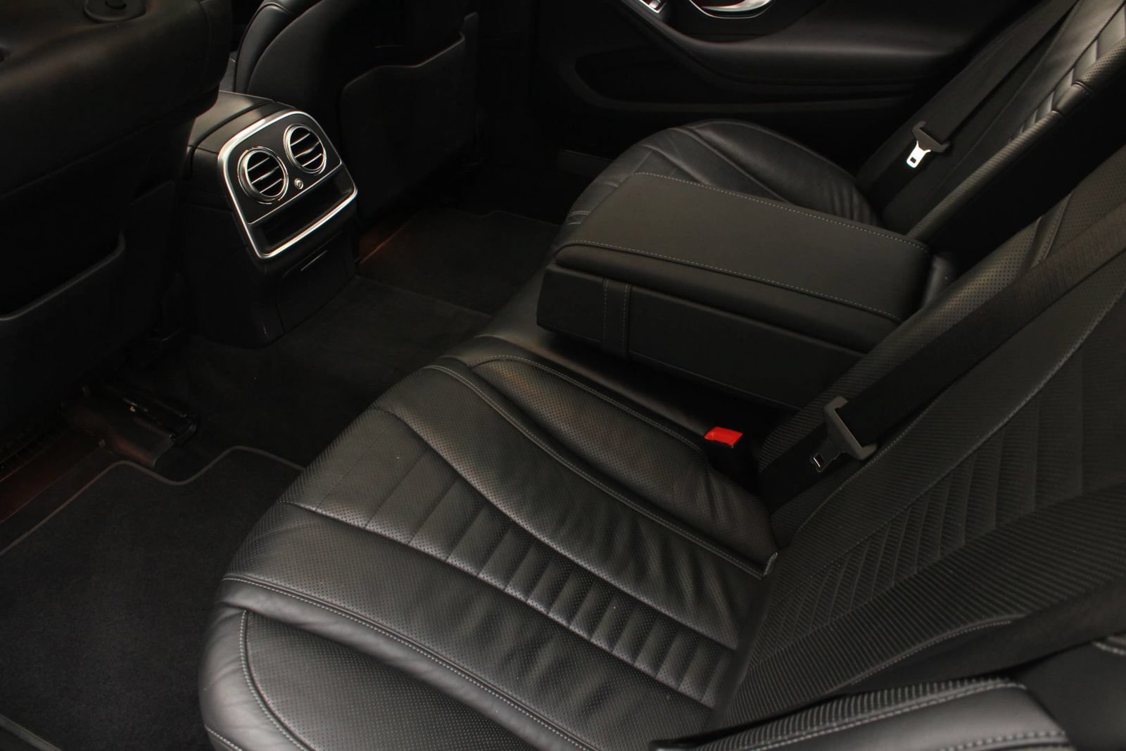 Used 2020 Mercedes-Benz S 560 Sedan w/ Premium Package image 20