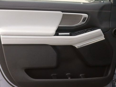 Used 2025 Ford Expedition Max Platinum w/ Driver's Package image 12