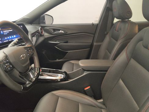 Used 2025 Chevrolet Trax RS w/ Sunroof Package FWD image 17