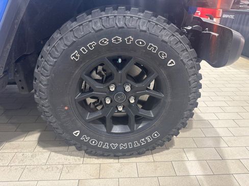 Used 2025 Jeep Gladiator Sport image 46