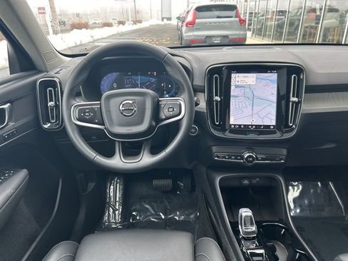 Certified 2025 Volvo XC40 B5 Plus image 18
