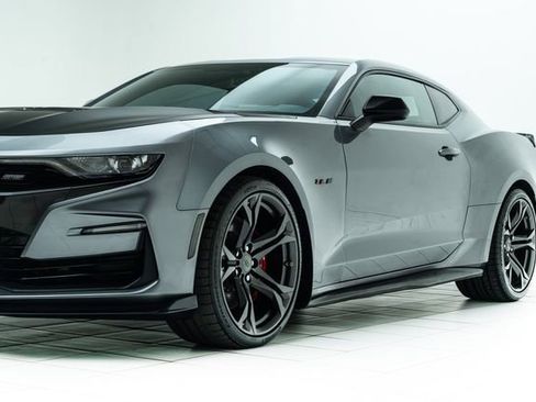Used 2019 Chevrolet Camaro SS RWD image 9