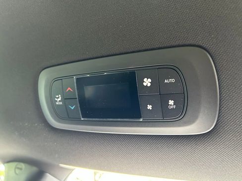 New 2026 Chrysler Pacifica Select image 37