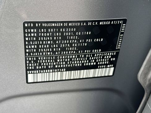 Used 2024 Volkswagen Tiguan SE R-Line AWD/4WD image 18
