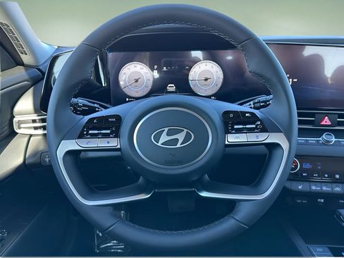 New 2025 Hyundai Elantra SEL image 12