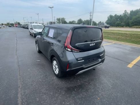 Used 2025 Kia Soul LX w/ LX Technology Package FWD image 8