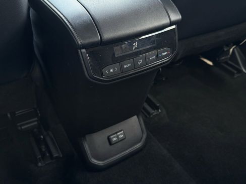Used 2024 Toyota Highlander XLE image 24