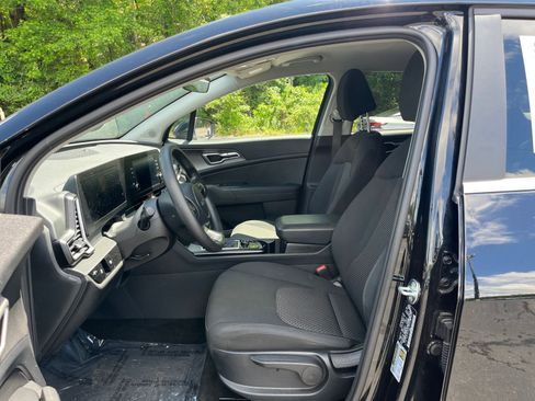 Used 2025 Kia Sportage LX FWD image 25