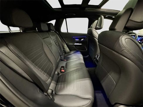 Used 2025 Mercedes-Benz GLC 300 4MATIC image 28
