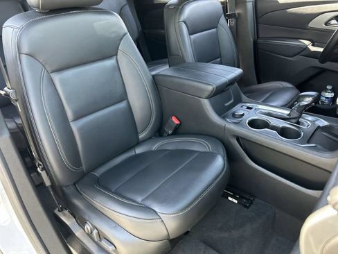 Used 2023 Chevrolet Traverse LT w/ LT Premium Package FWD image 28