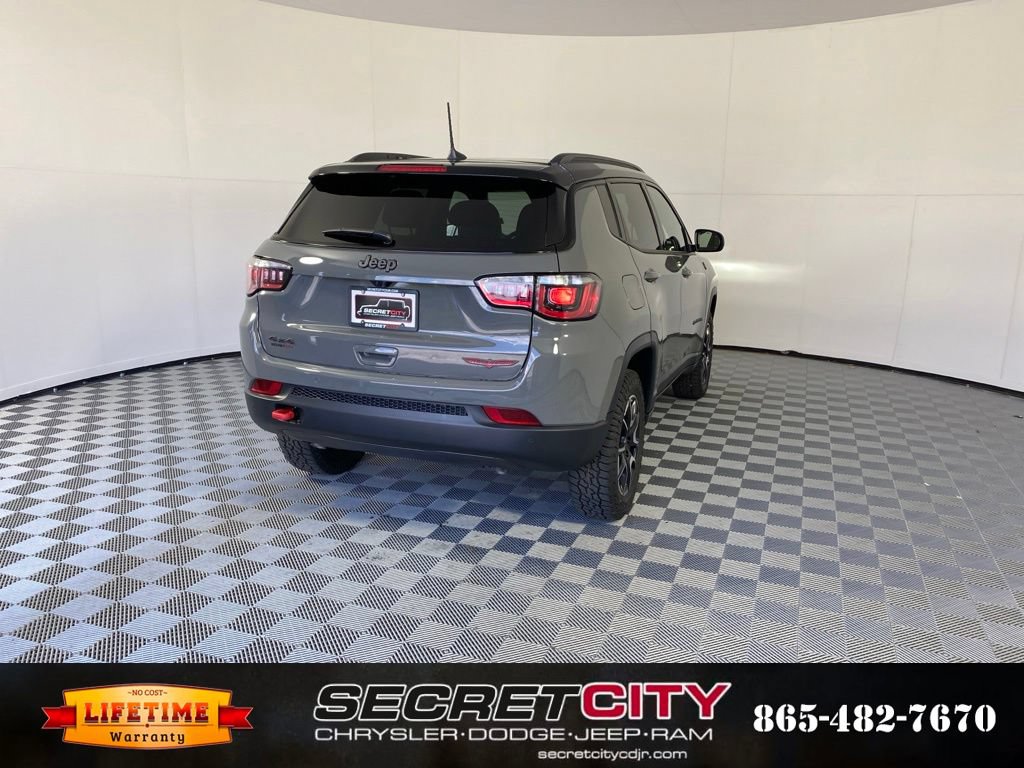 New 2026 Jeep Compass Trailhawk w/ Sun, Sound & Navigation Group AWD/4WD image 7