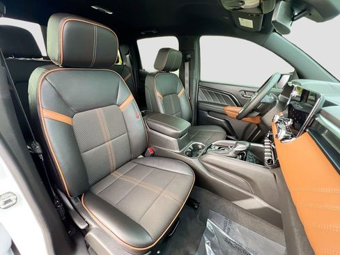 Used 2023 GMC Canyon AT4 image 28