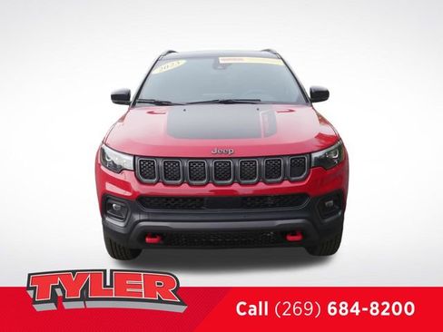 Used 2023 Jeep Compass Trailhawk w/ Trailhawk Elite Group AWD/4WD image 2